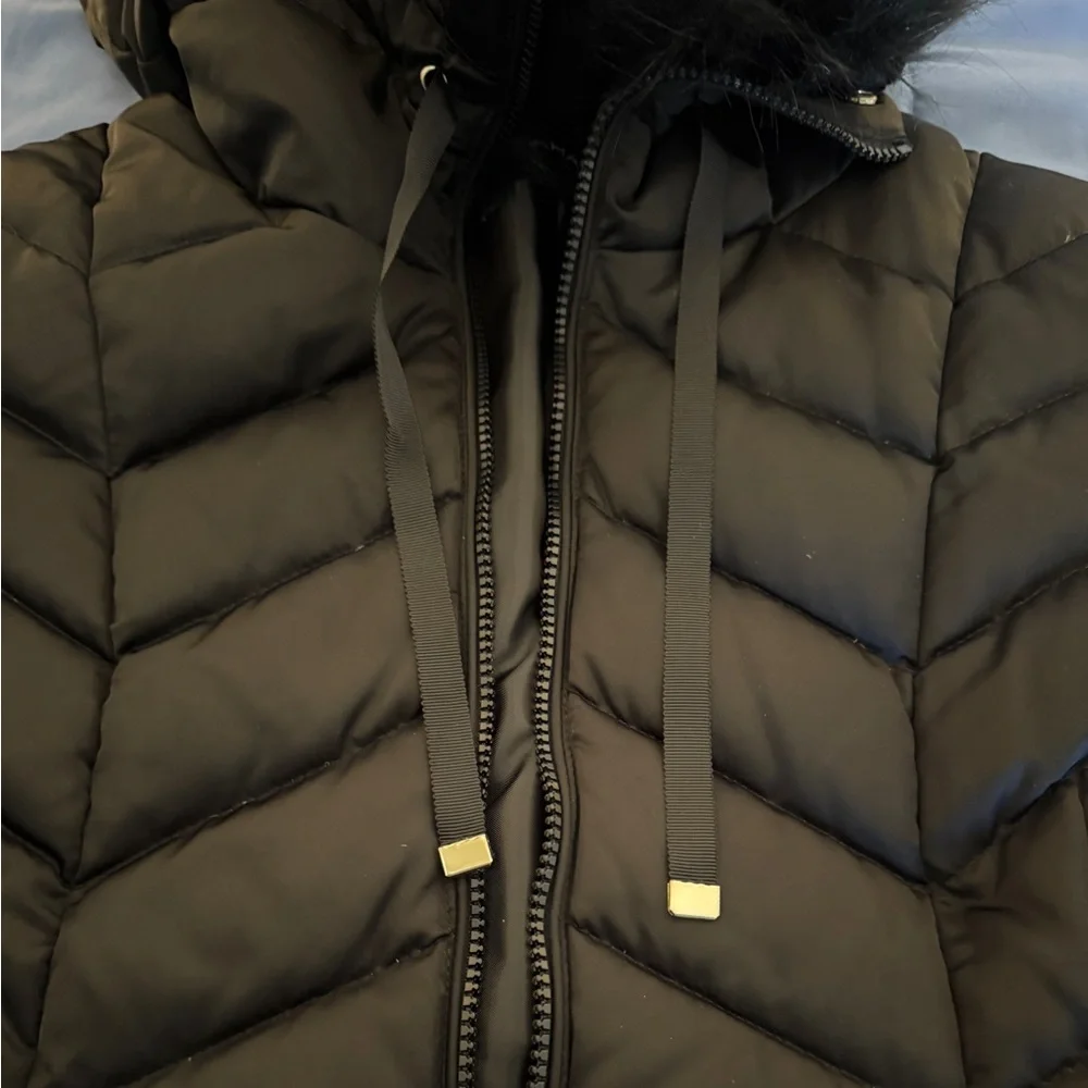 Tahari Black Down Puffer Coat with Removable Faux Fur Hood | Size M | Like New - Picture 5 of 16